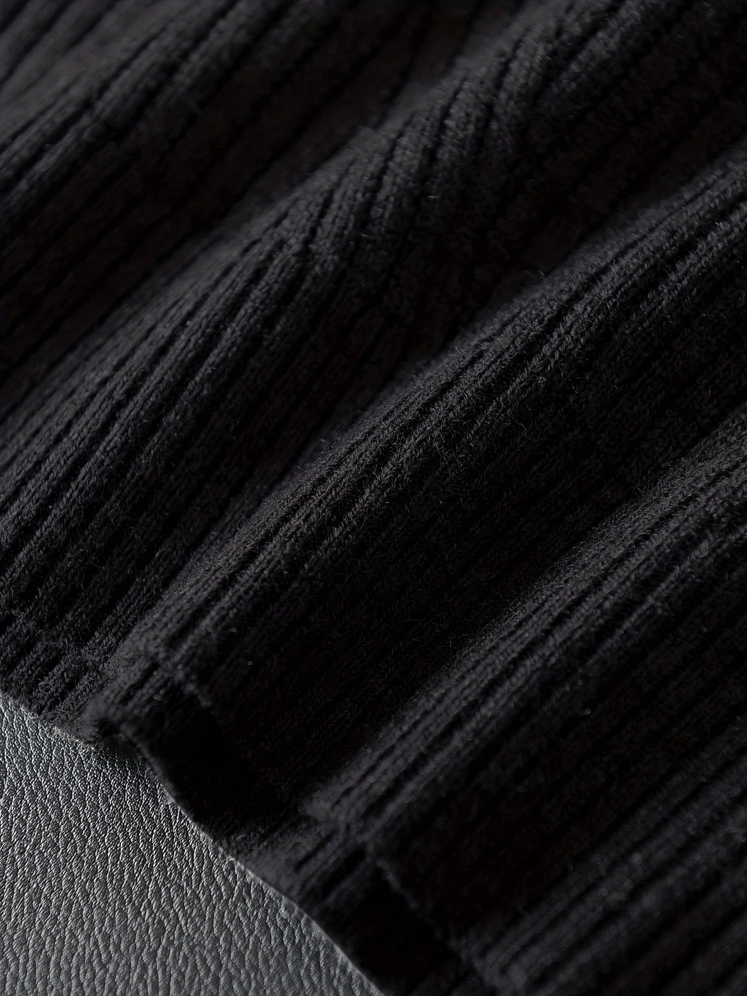 Ellis | Dame Ribstrikket Vest med V-hals