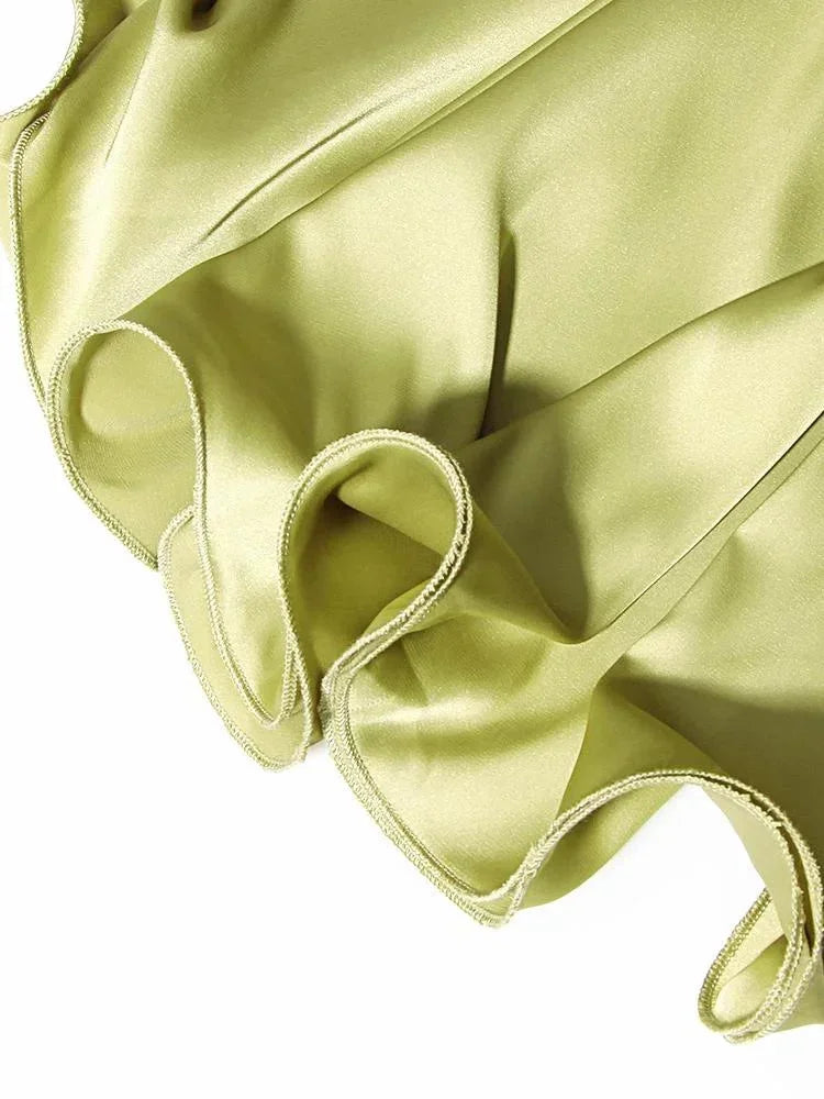Robe courte fluidité chaîne décorative soirée