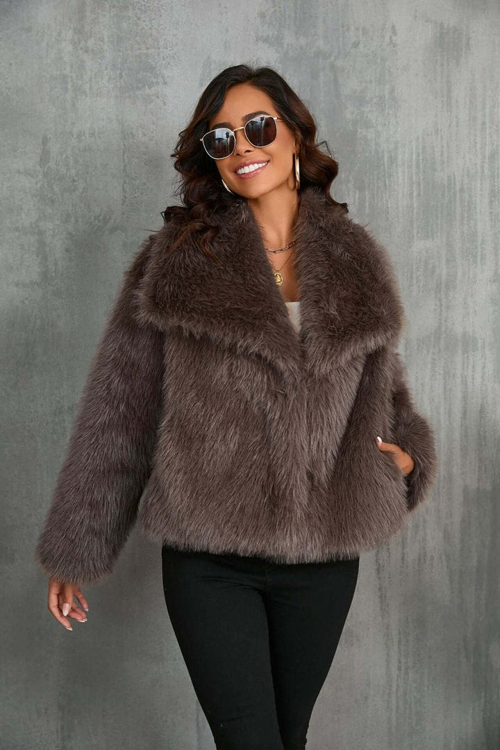 Sienna | Dame Fake Fur Frakke med Bred Krave og Åben Front