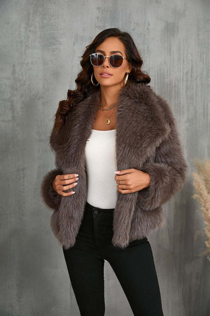 Sienna | Dame Fake Fur Frakke med Bred Krave og Åben Front