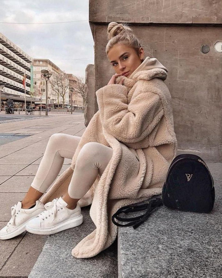 Scarlett | Dame Lang Oversized Teddyfrakke i Fake Fur