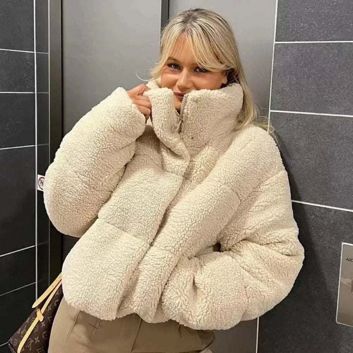 Amelia | Dame Oversized Teddyjakke med Ståkrave og Lynlås