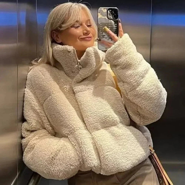 Amelia | Dame Oversized Teddyjakke med Ståkrave og Lynlås