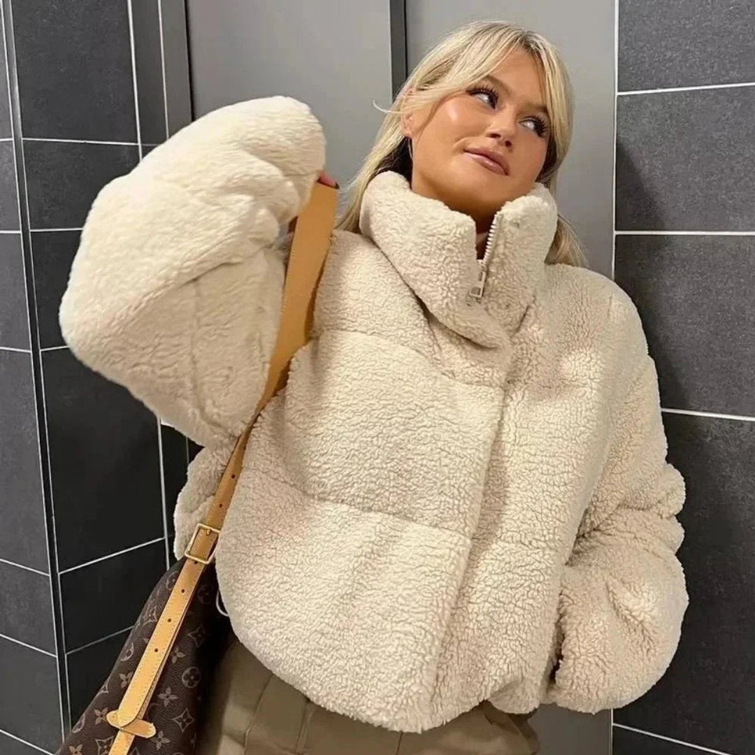 Amelia | Dame Oversized Teddyjakke med Ståkrave og Lynlås