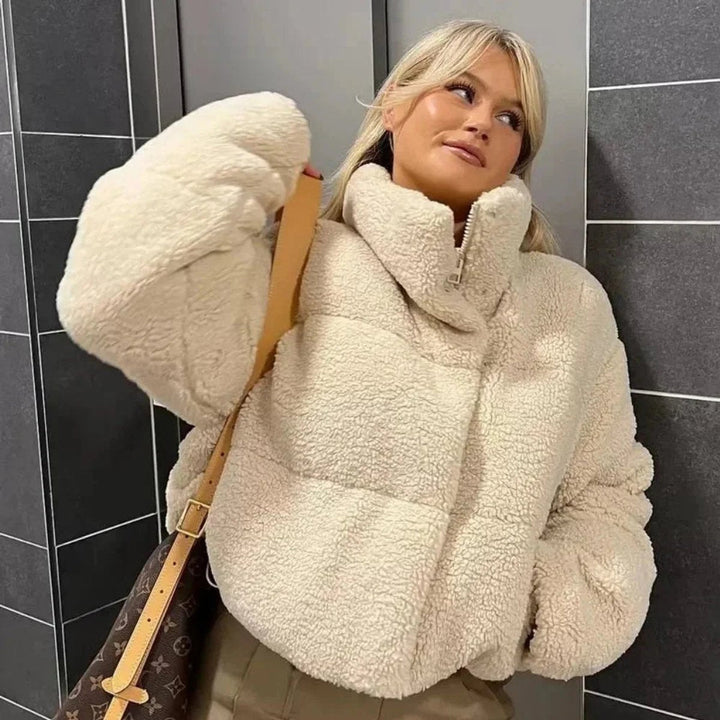 Amelia | Dame Oversized Teddyjakke med Ståkrave og Lynlås