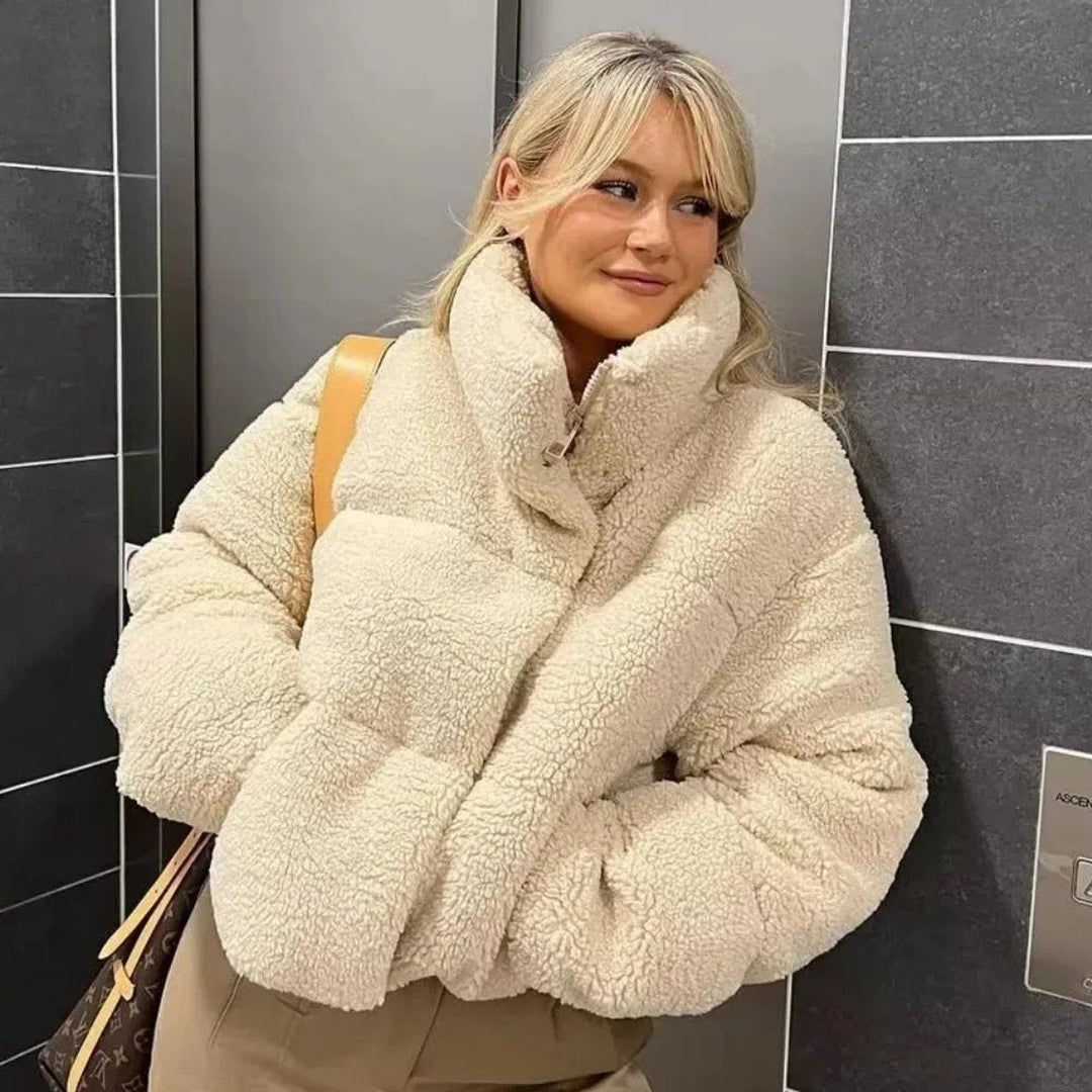 Amelia | Dame Oversized Teddyjakke med Ståkrave og Lynlås